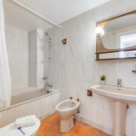 Appartement In Near Canyelles Roses